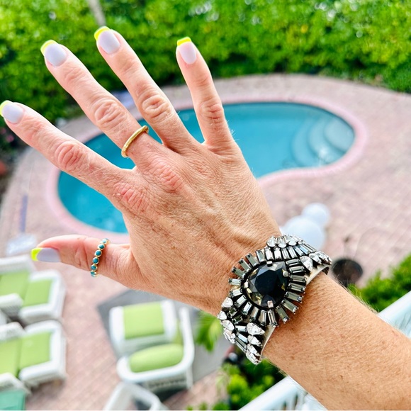 Dannijo Valentina Silvertone Multi-Crystal Cuff NWT - Picture 10 of 17